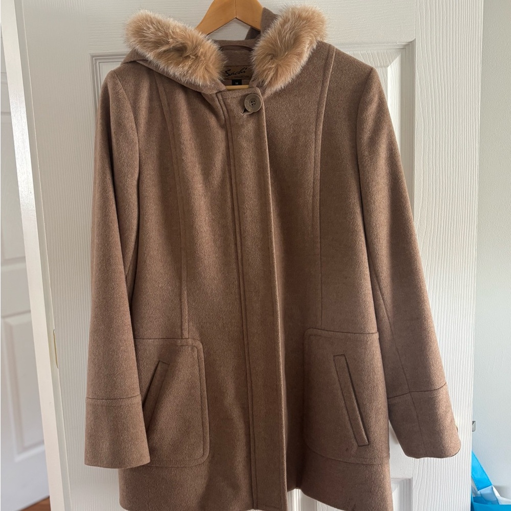 SACHI Tan Cape coat with fox fur trim hood